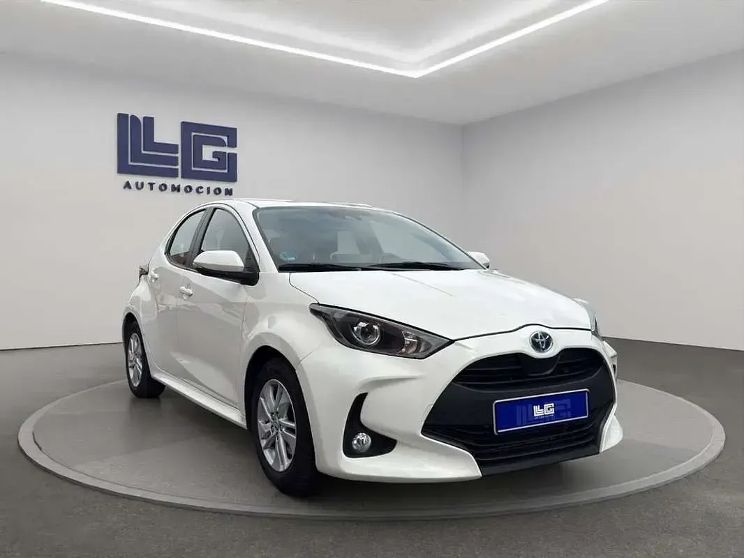 Usado Toyota Yaris Active 116 CV (85 kW) 2023 Blanco Utilitario