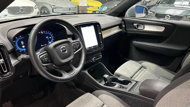 Usado Volvo XC40 Core 163 CV (119 kW) 2024 SUV