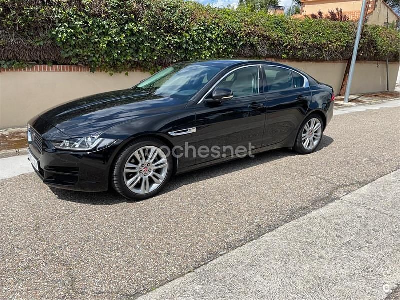 Usado Jaguar XE 180 CV (132 kW) 2015 Negro Berlina