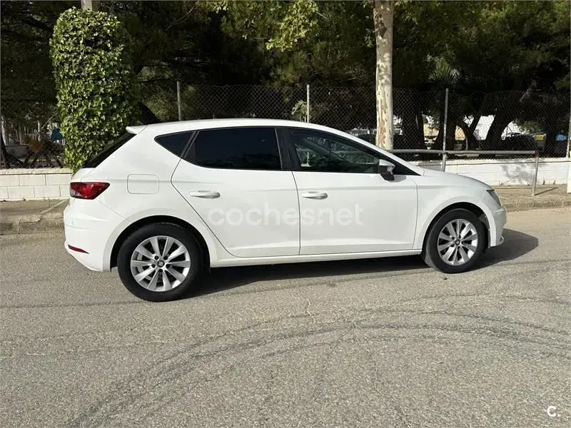 Usado Seat Leon Style 110 CV (80 kW) 2017 Blanco Berlina