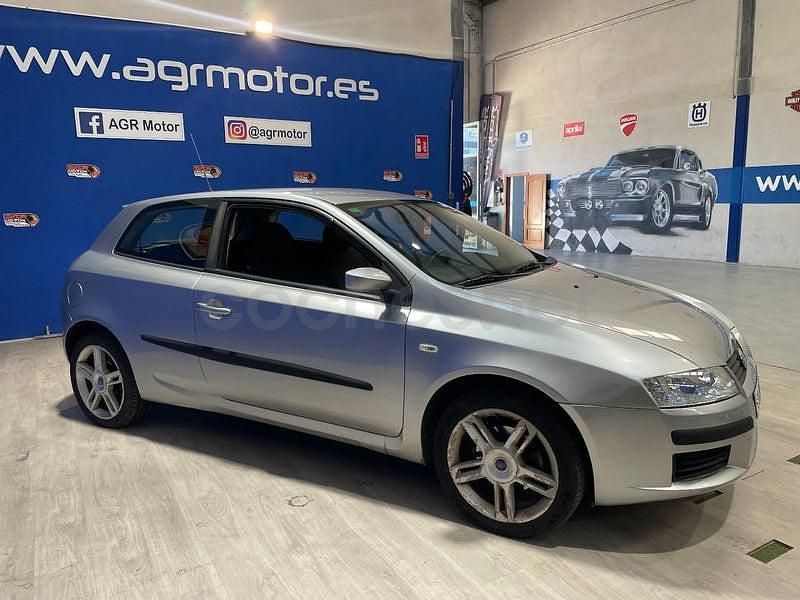Usado Fiat Stilo Dynamic 120 CV (88 kW) 2006 Gris / plata Berlina