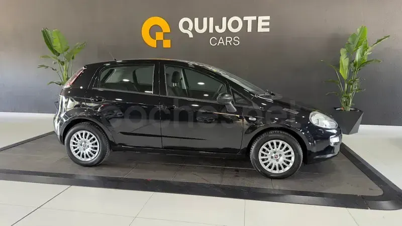 Usado Fiat Punto Pop 69 CV (50 kW) 2014 Negro Utilitario