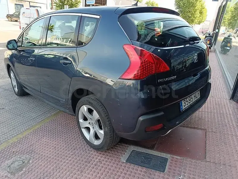 Usado Peugeot 3008 Active 112 CV (82 kW) 2012 Azul Familiar