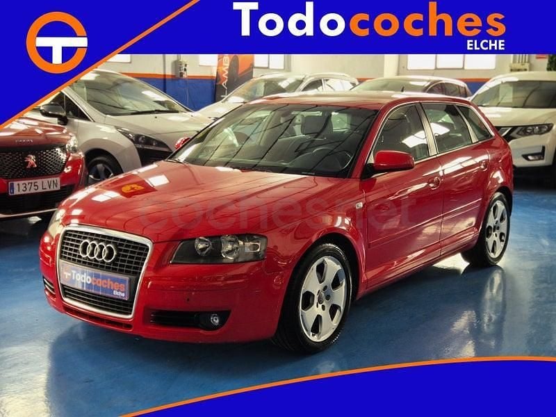 Usado Audi A3 Attraction 105 CV (77 kW) 2007 Rojo Utilitario