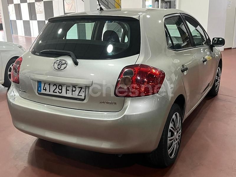 Usado Toyota Auris 90 CV (66 kW) 2007 Beige Berlina