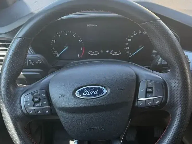 Usado Ford Focus ST-Line 125 CV (91 kW) 2022 Negro Berlina