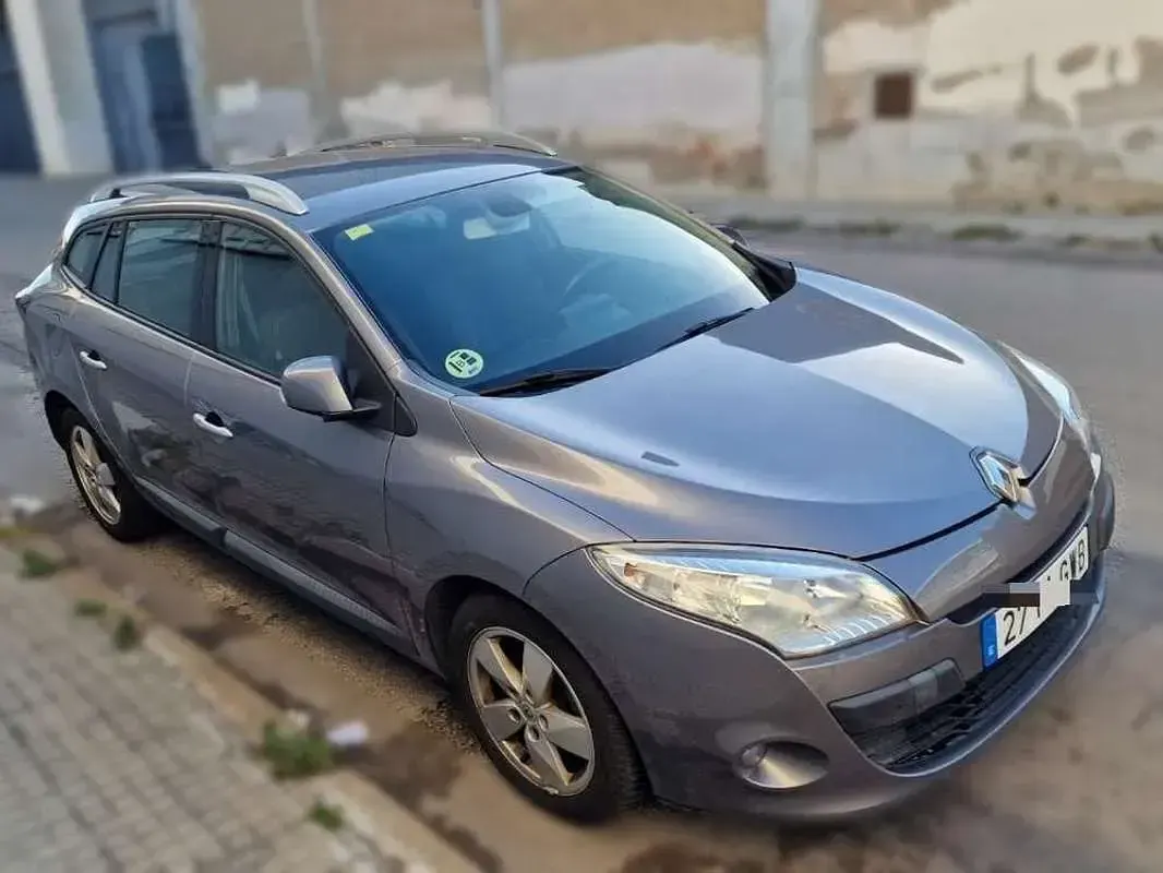 Usado Renault Mégane III Dynamique 106 CV (77 kW) 2010 Gris Utilitario