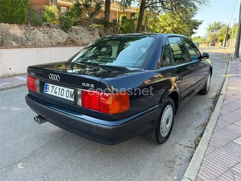 Usado Audi 100 174 CV (127 kW) 1993 Azul Berlina