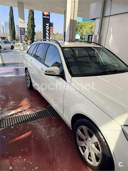 Usado Mercedes C180 120 CV (88 kW) 2015 Blanco Familiar