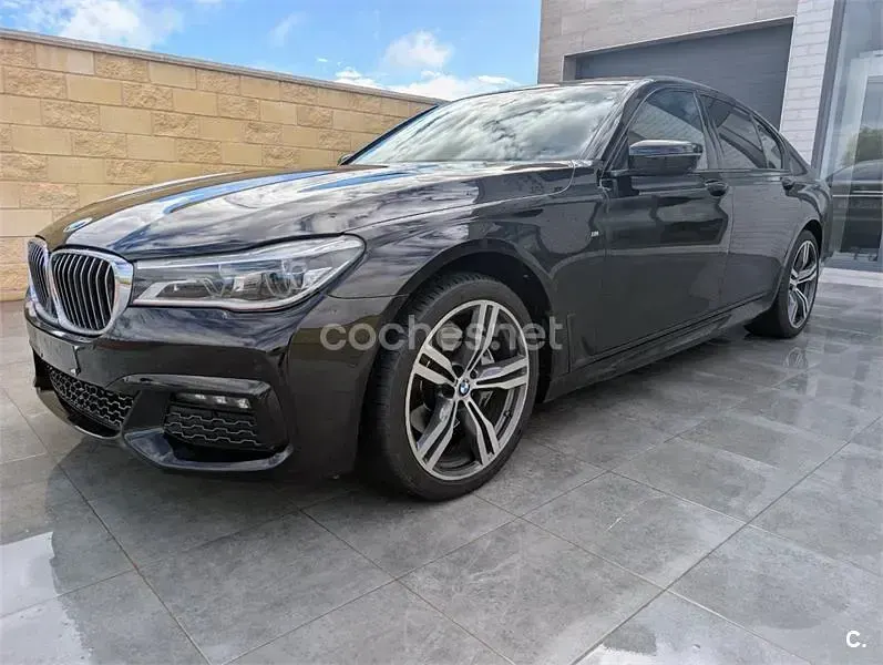Usado BMW 740 320 CV (235 kW) 2018 Violeta / lila Berlina