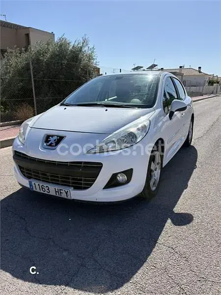 Usado Peugeot 207 92 CV (67 kW) 2011 Blanco Berlina