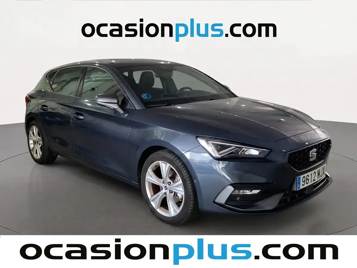 Usado Seat Leon FR 110 CV (80 kW) 2023 Gris Berlina