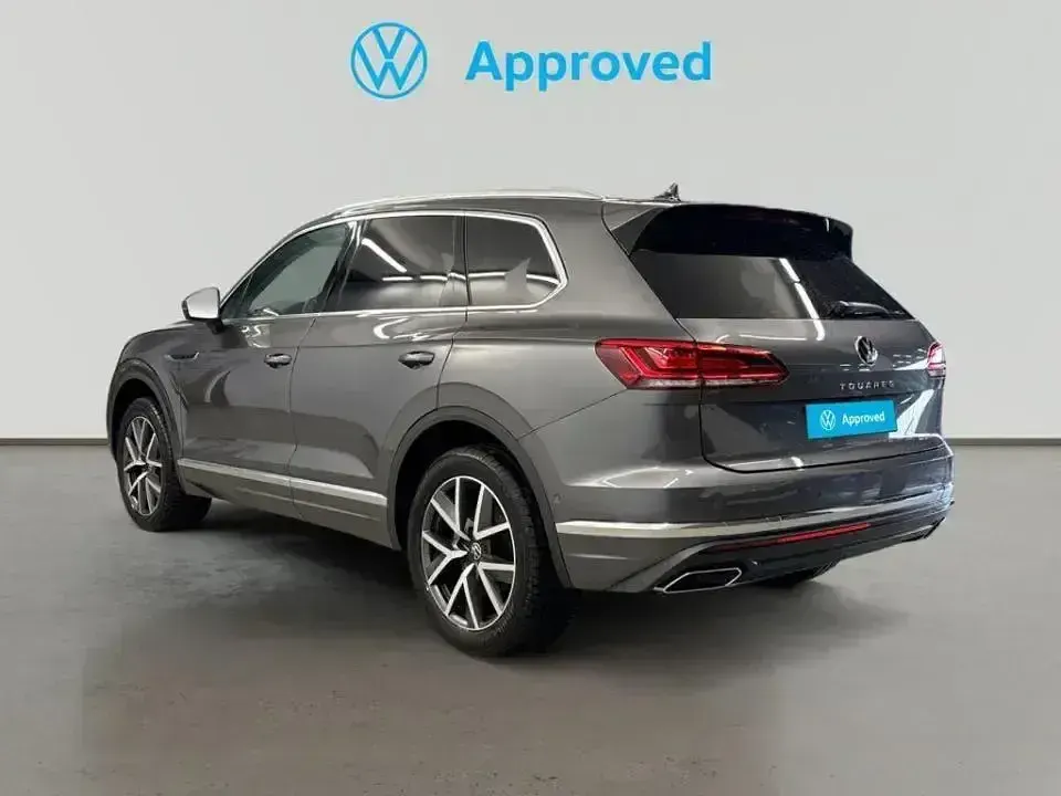 Usado VW Touareg Elegance 231 CV (169 kW) 2023 Gris / plata SUV