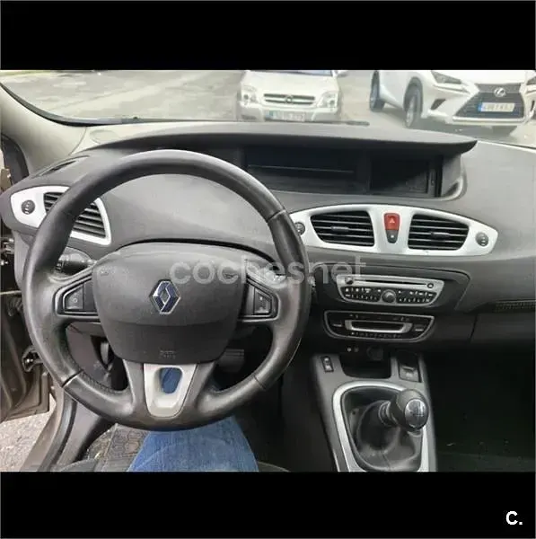 Usado Renault Scenic E-Tech 105 CV (77 kW) 2010 Beige Monovolumen