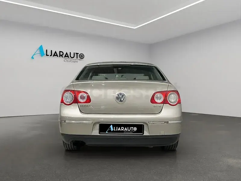 Usado VW Passat Highline 150 HP (110 kW) 2007 Bege Sedan