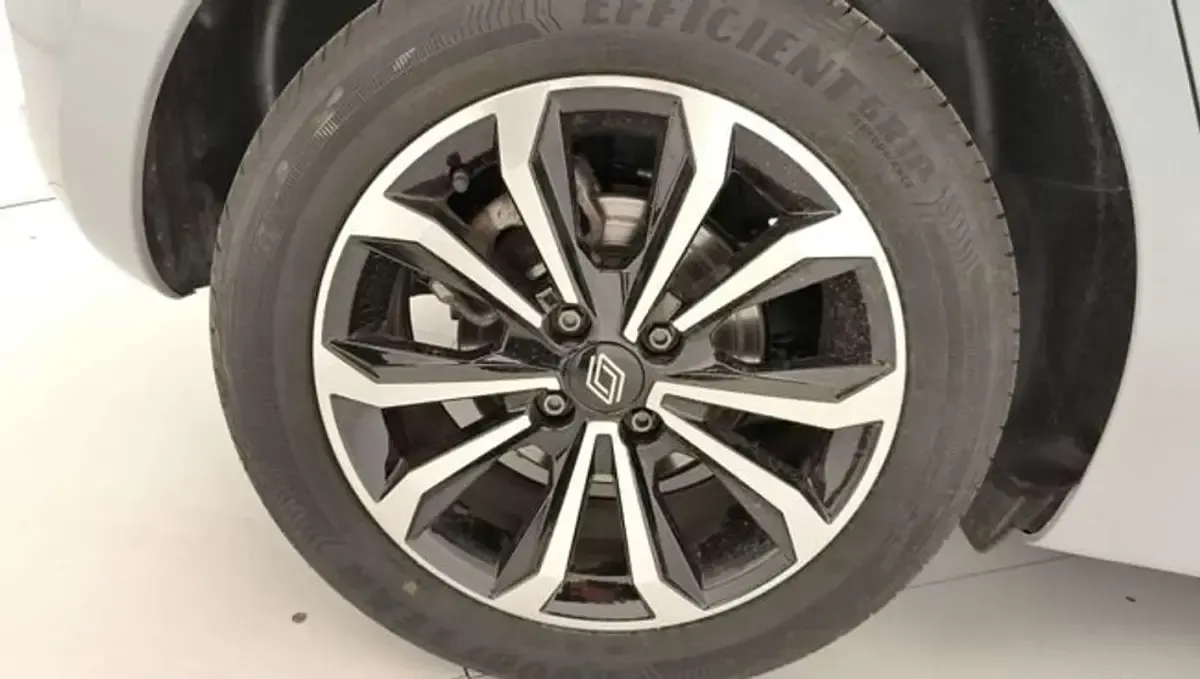 Usado Renault Clio Techno 101 CV (74 kW) 2025 Gris Utilitario