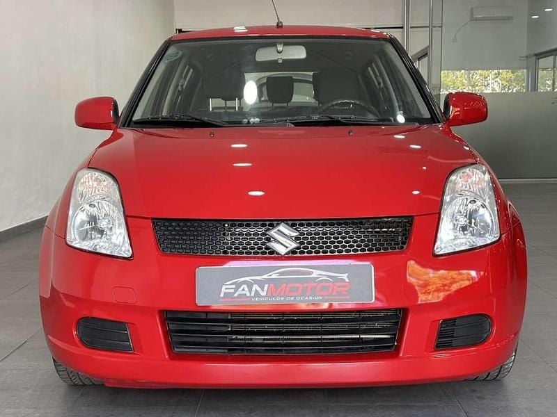 Rojo Usado 2007 Suzuki Swift GL Utilitario | 6490 € (Precio justo) - Imagen 1/4