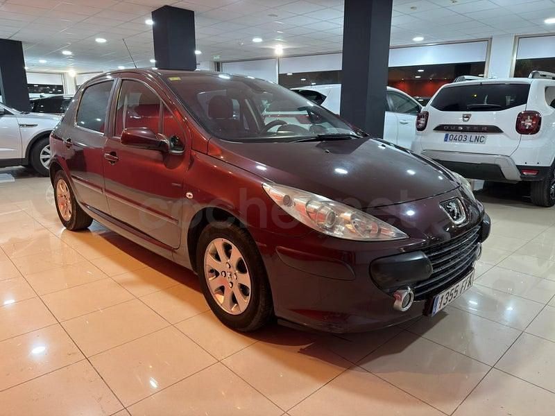 Usado Peugeot 307 90 CV (66 kW) 2006 Granate Berlina