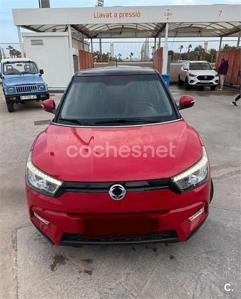Rojo Usado 2016 Ssangyong (KGM) Tivoli Limited SUV | 8000 € (Precio justo) - Imagen 1/4