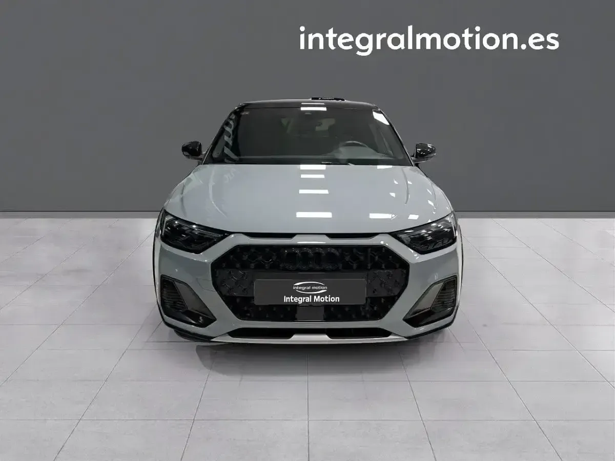 Usado Audi A1 Business 149 CV (109 kW) 2021 Gris SUV