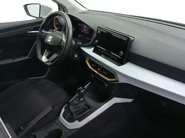 Usado Seat Arona Style 115 CV (84 kW) 2025 Blanco SUV