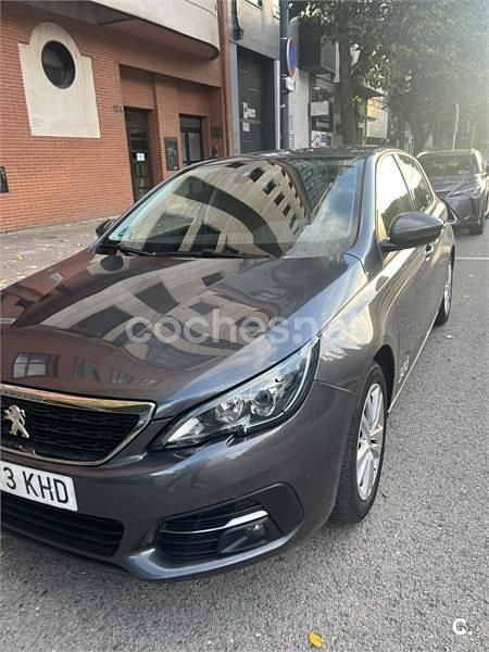 Usado Peugeot 308 Active 130 CV (95 kW) 2018 Gris / plata Berlina