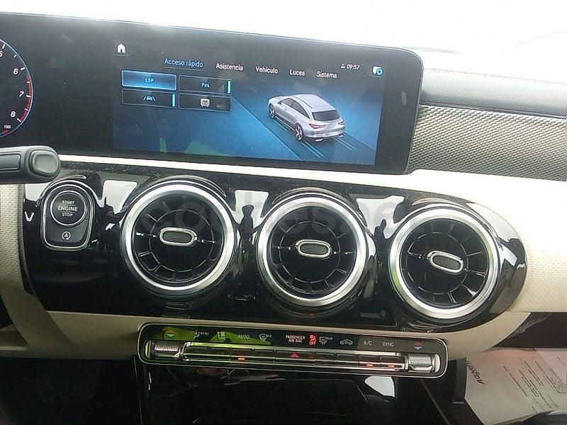 Usado Mercedes CLA200 Shooting Brake 163 CV (119 kW) 2020 Negro Familiar