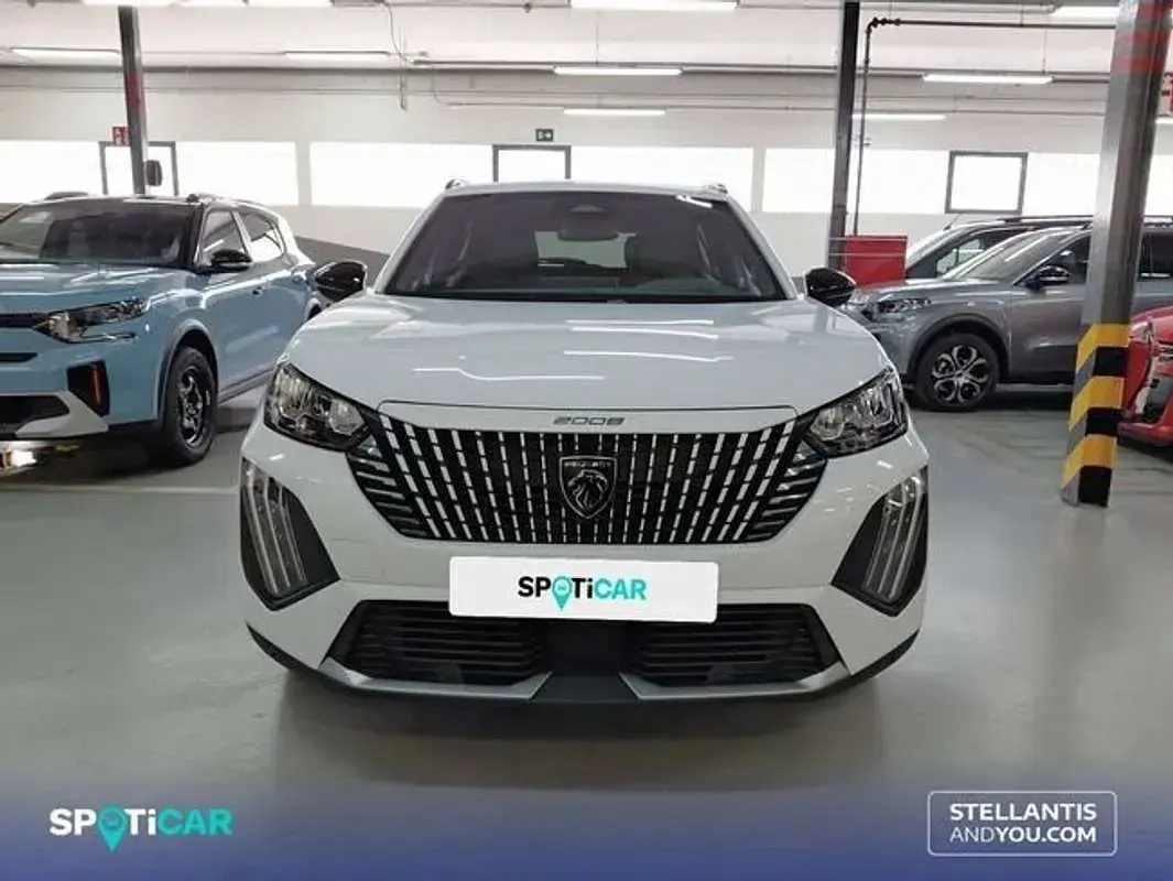 Usado Peugeot 2008 Allure 145 CV (106 kW) 2025 Blanco SUV