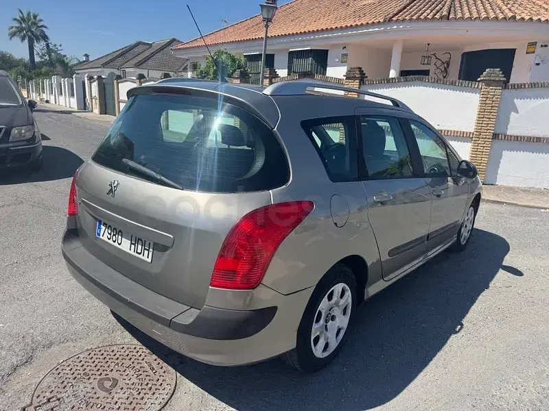 Usado Peugeot 308 SW Active 112 CV (82 kW) 2013 Beige Familiar