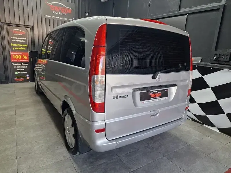 Usado Mercedes Viano 150 CV (110 kW) 2010 Gris / plata Monovolumen
