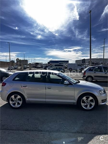 Usado Audi A3 Sportback Attraction 105 CV (77 kW) 2012 Gris / plata Utilitario