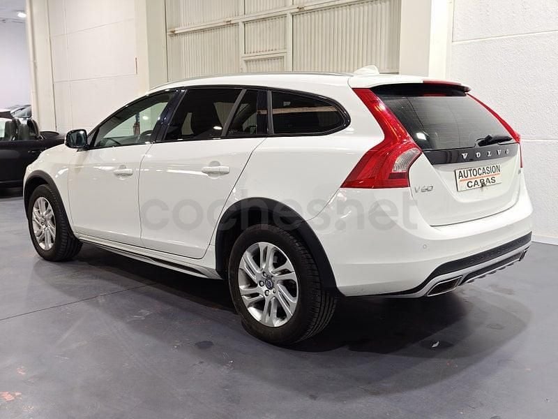 Usado Volvo V60 CC Kinetic 150 CV (110 kW) 2017 Blanco Familiar