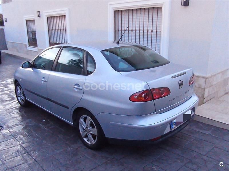Usado Seat Cordoba 100 CV (73 kW) 2009 Gris / plata Berlina