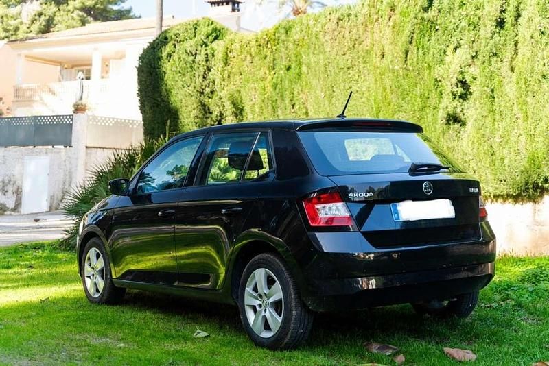 Usado Skoda Fabia Ambition 75 CV (55 kW) 2018 Negro Utilitario