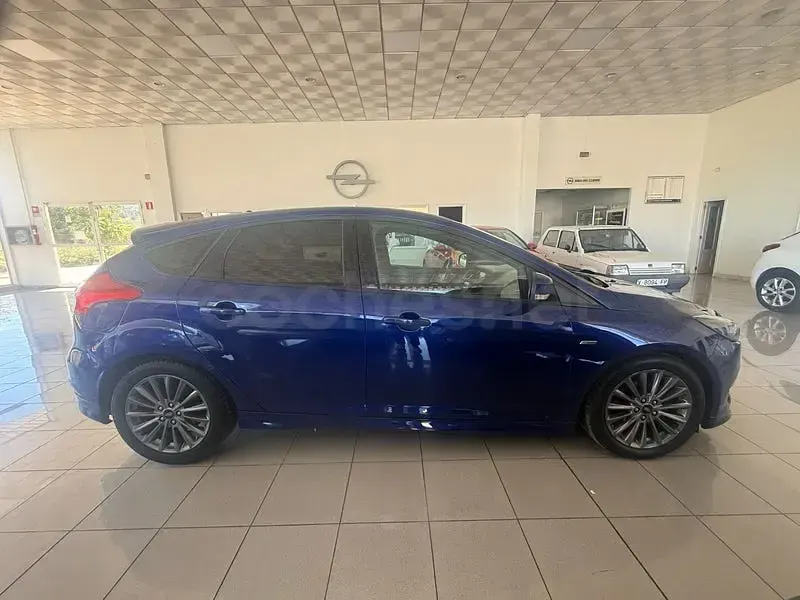 Usado Ford Focus ST-Line 125 CV (91 kW) 2018 Azul Berlina