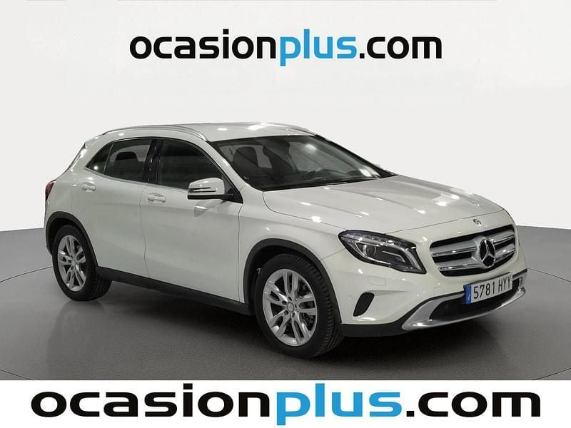 Käytetty Mercedes GLA200 Urban 136 HP (100 kW) 2014 Valkoinen Katumaasturi