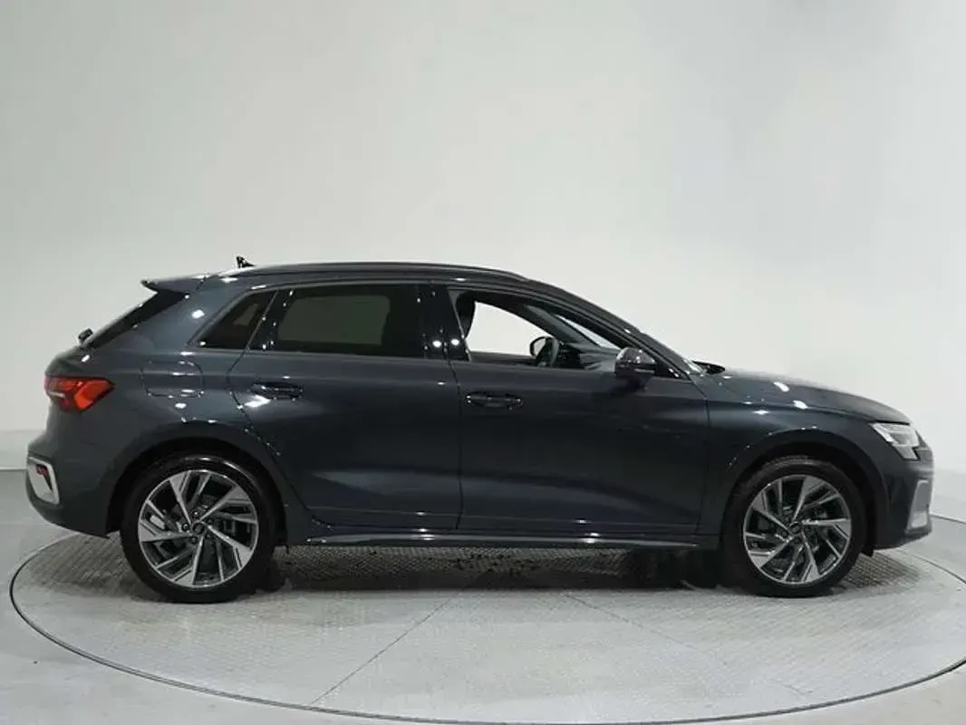 Nuevo Audi A3 Advanced 205 CV (150 kW) 2025 Gris SUV