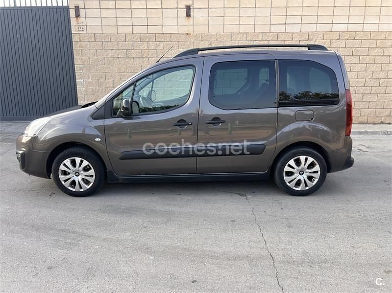 Usado Citroën Berlingo Feel 110 CV (80 kW) 2016 Marrón Monovolumen