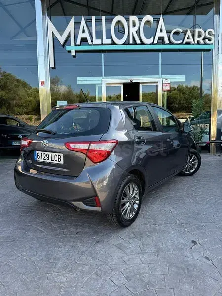 Occasion Toyota Yaris Active 111 ch (81 kW) 2019 Gris Berline