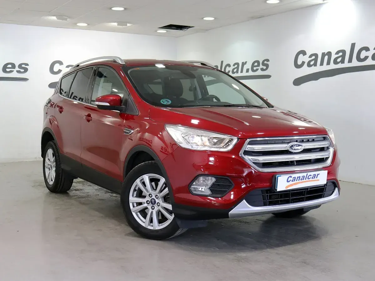 Usado Ford Kuga Titanium 120 CV (88 kW) 2017 Rojo SUV