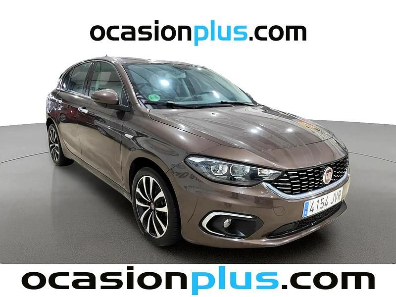 Usado Fiat Tipo Lounge 95 HP (69 kW) 2016 Castanho Sedan