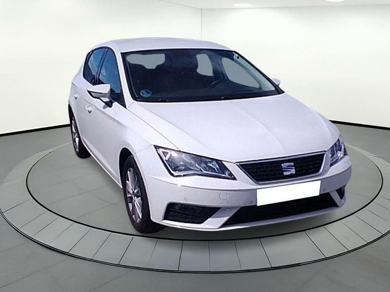 Usado Seat Leon Style 110 CV (80 kW) 2019 Blanco Berlina