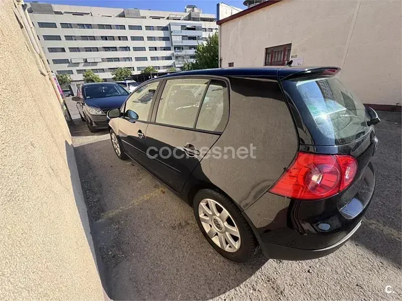 Usado VW Golf IV Highline 105 CV (77 kW) 2006 Negro Berlina