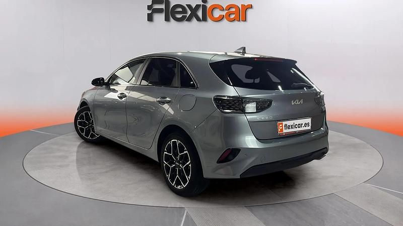 Occasion Kia Ceed Style 120 PK (88 kW) 2024 Grijs Hatchback