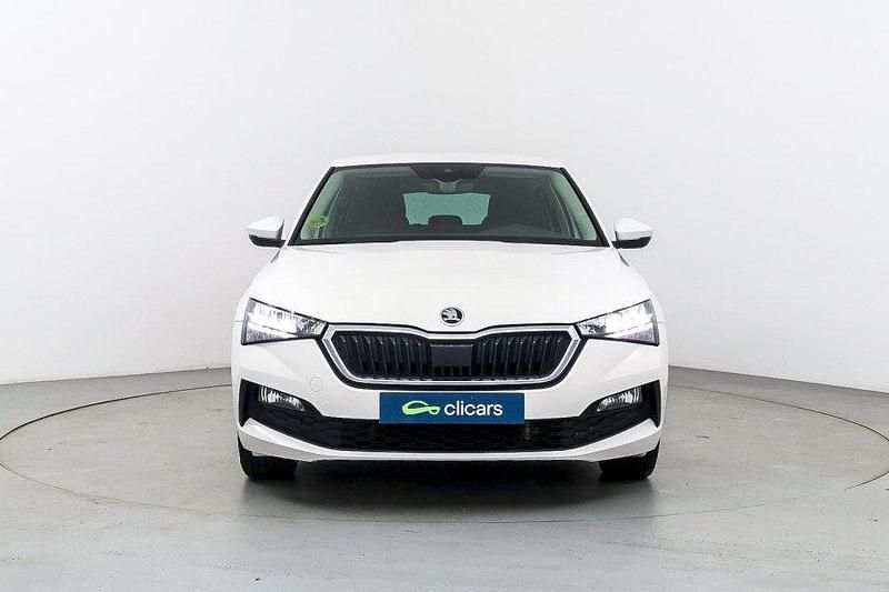 Usado Skoda Scala Selection 116 CV (85 kW) 2023 Blanco Utilitario