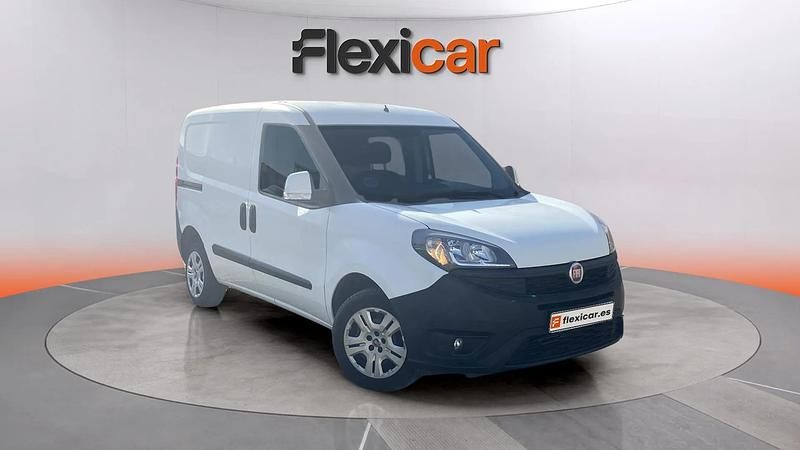 Usado Fiat Doblò Easy Plus 95 CV (69 kW) 2020 Blanco Monovolumen