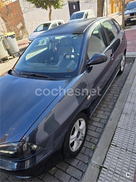 Usado Seat Ibiza Fresh 75 HP (55 kW) 2004 Cinzento Citadino