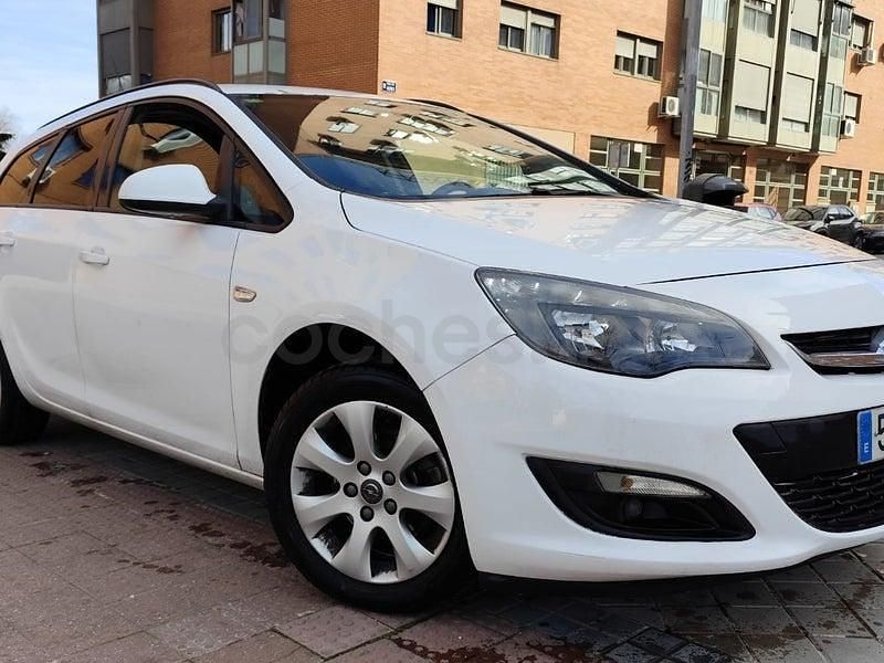 Usado Opel Astra Excellence 110 CV (80 kW) 2015 Blanco Familiar