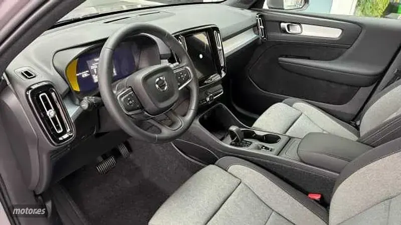 Nuevo Volvo XC40 Core 163 CV (119 kW) 2026 Plateado SUV