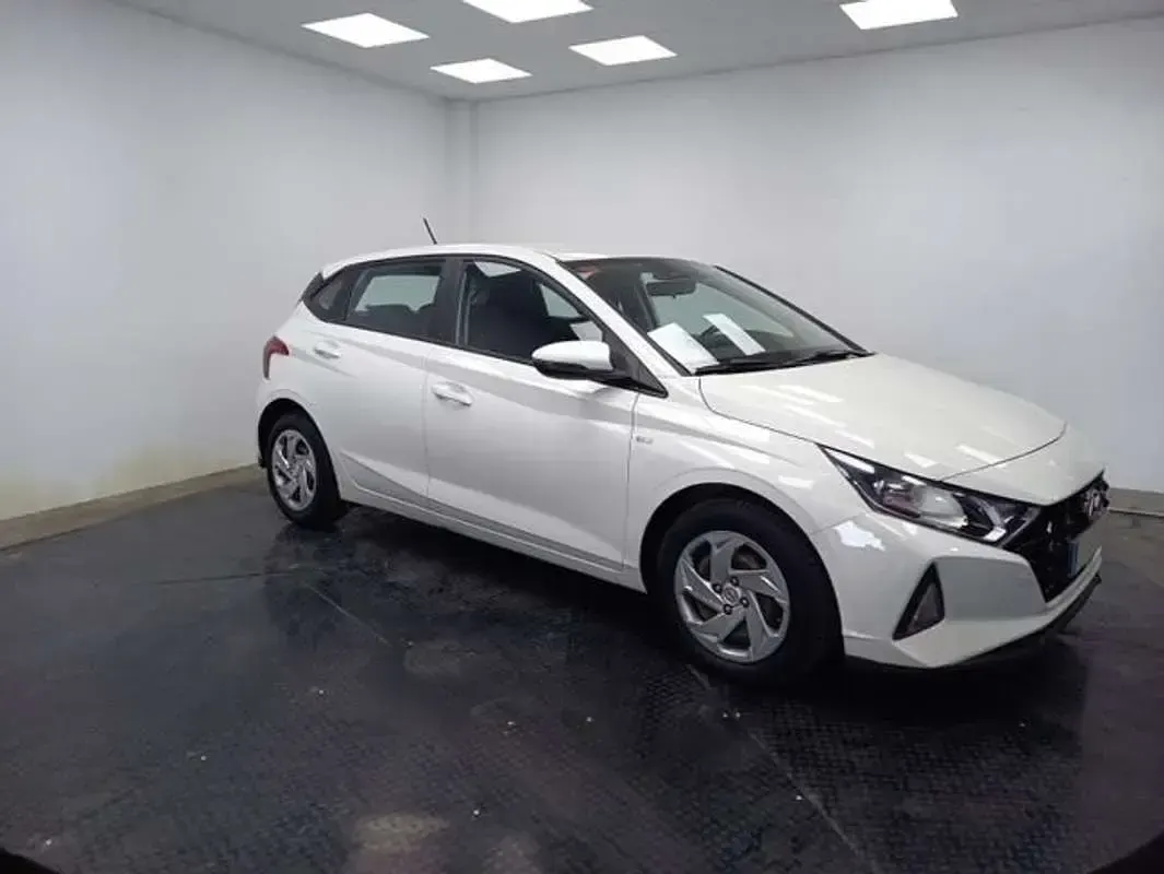 Usado Hyundai i20 101 CV (74 kW) 2021 Blanco Utilitario